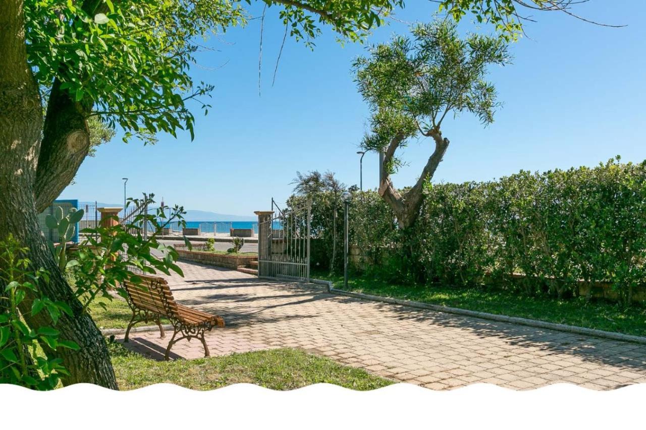 Freedom Village Soverato Marina Exterior photo
